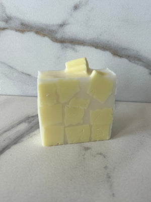 Coconut pineapple Yoni bar  Benefits: Yoni Soap cleanses the outside of the Vagina and anal area. Yoni soap helps fight odor, restore PH balance, fight bacteria, tighten skin and reduce inflammation.  Size: 6oz  Made with: Vitamin E oil, Ylang Ylang, Rose, Calendula, Herbal infused oil and Essential oils  How to use: Lather up then rinse clean!